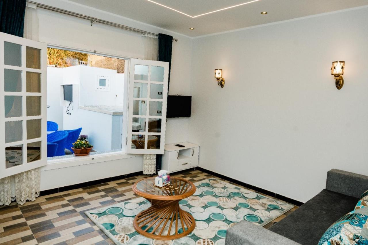 Golden Life Apartments, New With Pool Access * Luxor