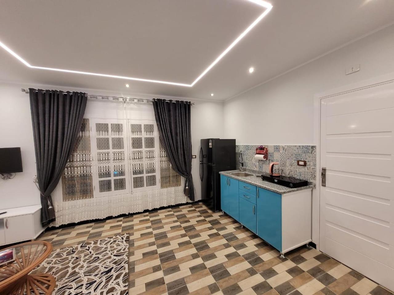 Golden Life Apartments, New With Pool Access Apartment *