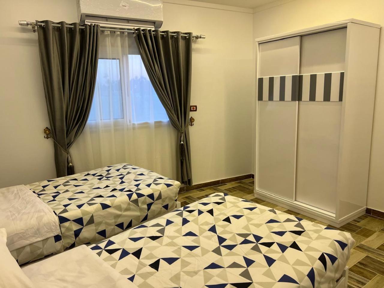 Golden Life Apartments, New With Pool Access Apartment