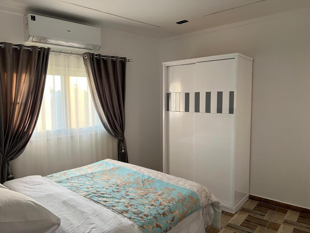Golden Life Apartments, New With Pool Access Apartment Luxor