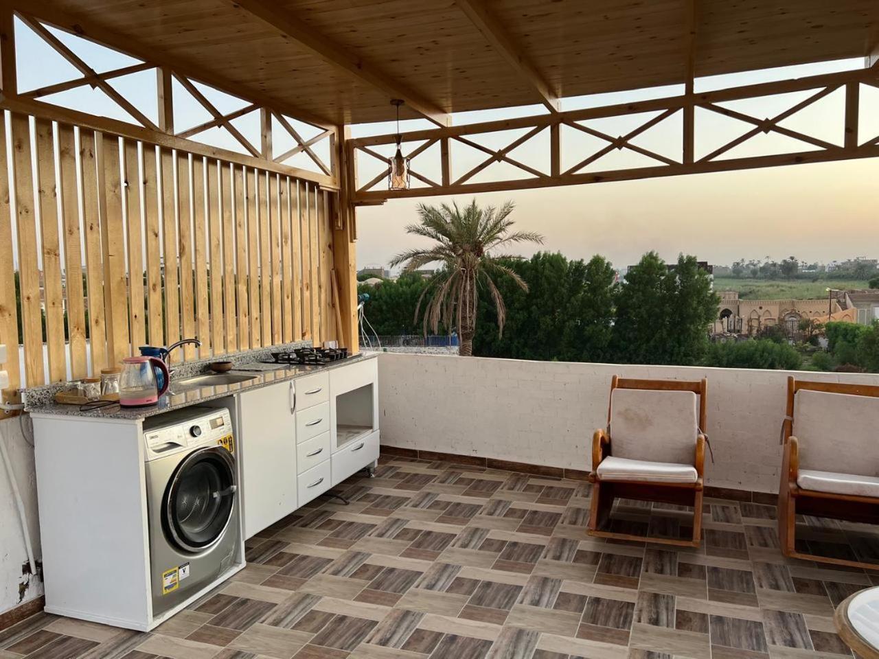 Golden Life Apartments, New With Pool Access Apartment *