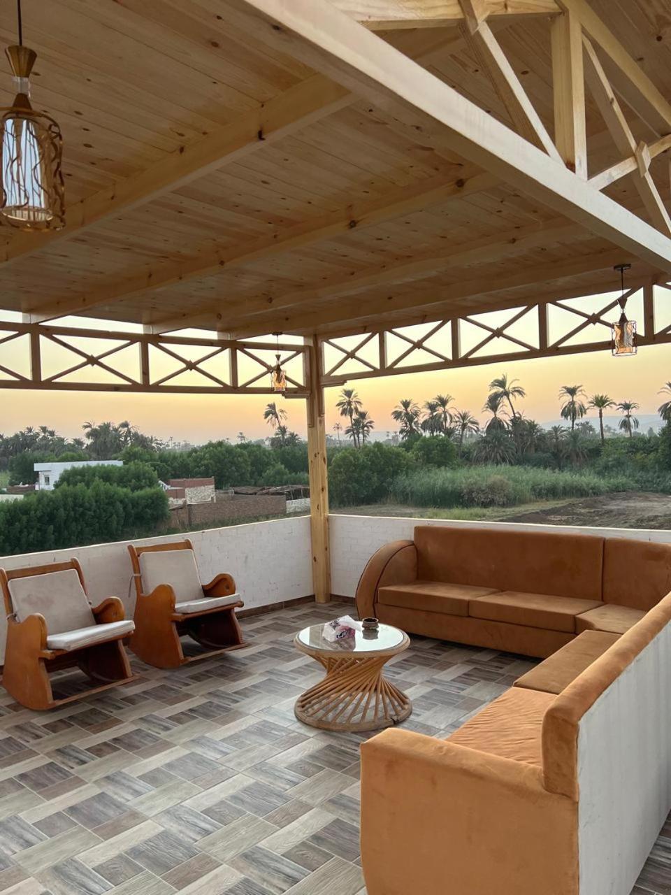 Golden Life Apartments, New With Pool Access *