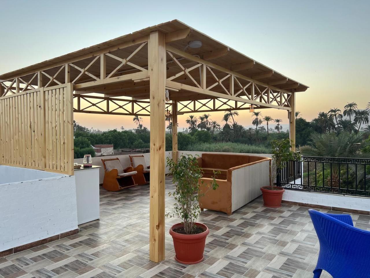 Golden Life Apartments, New With Pool Access Luxor