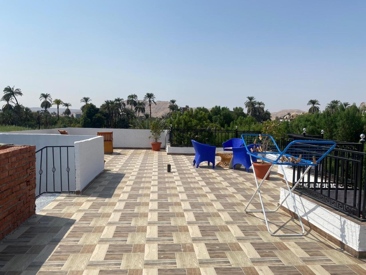 Golden Life Apartments, New With Pool Access Apartment