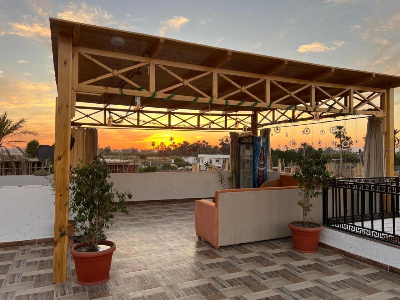 Golden Life Apartments, New With Pool Access * Luxor