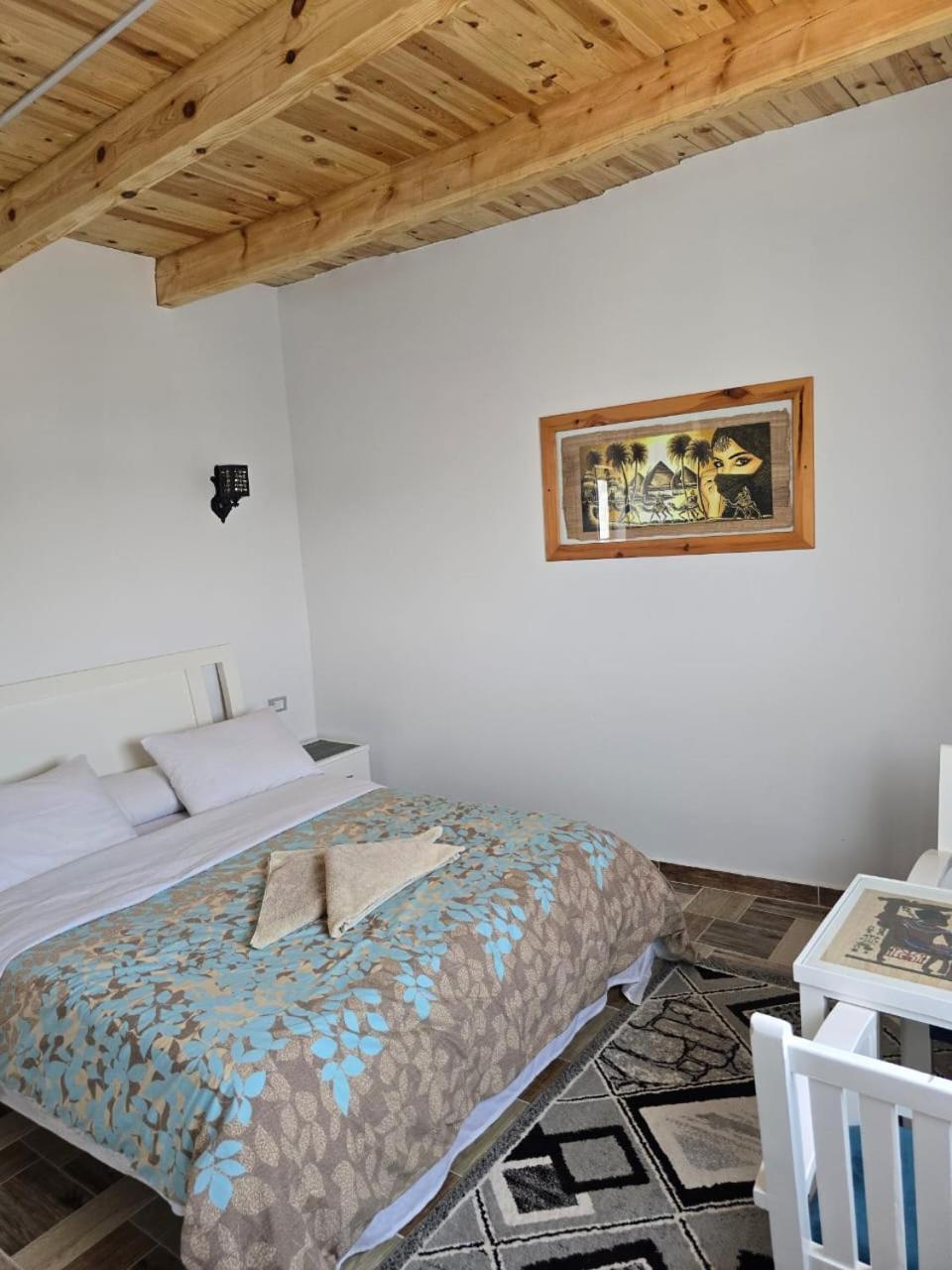 Golden Life Apartments, New With Pool Access *