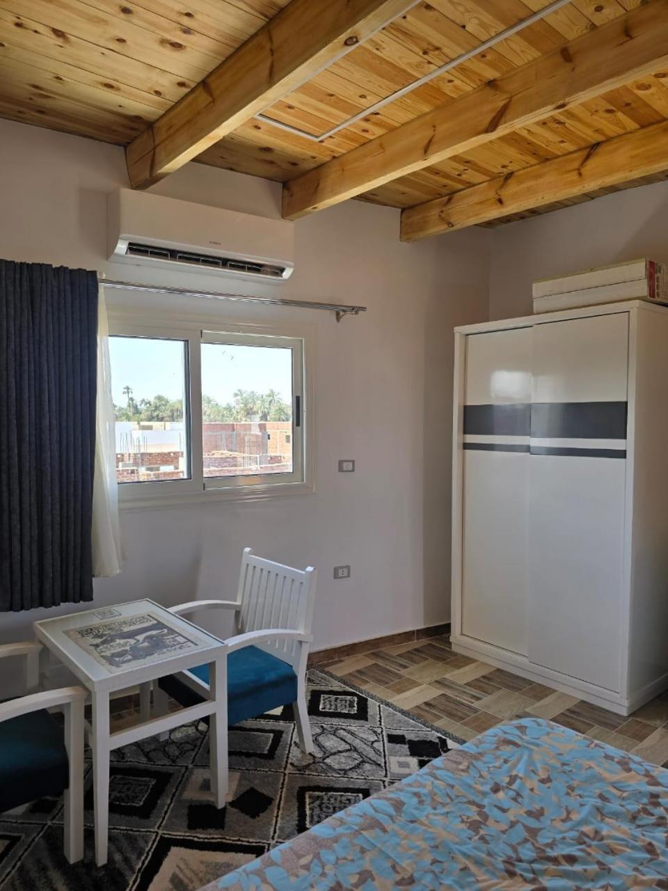 Golden Life Apartments, New With Pool Access * Luxor