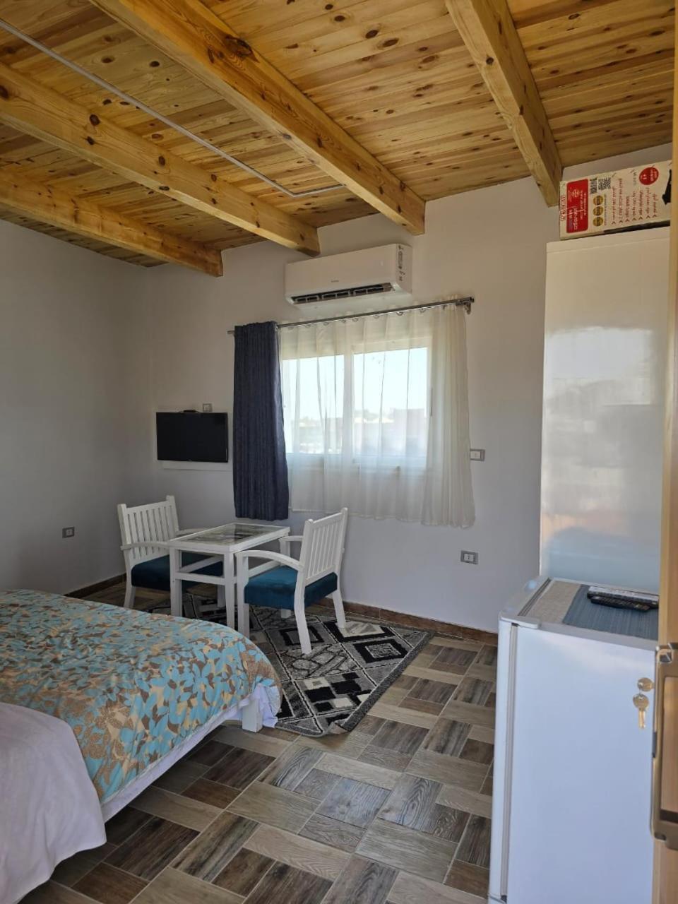 Golden Life Apartments, New With Pool Access Apartment