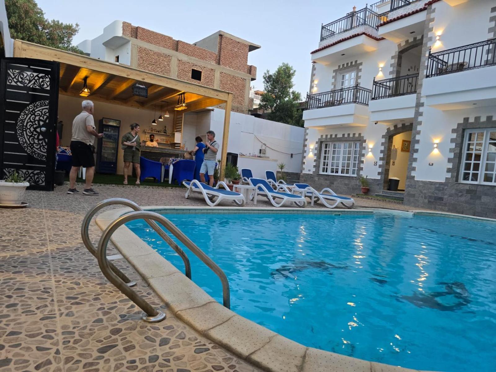 Golden Life Apartments, New With Pool Access Apartment *