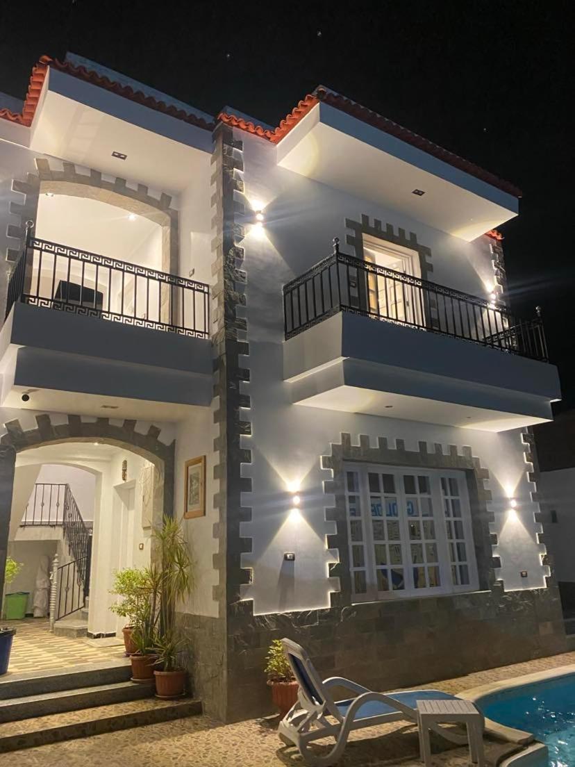 Апартаменты Golden Life Apartments, New With Pool Access Луксор