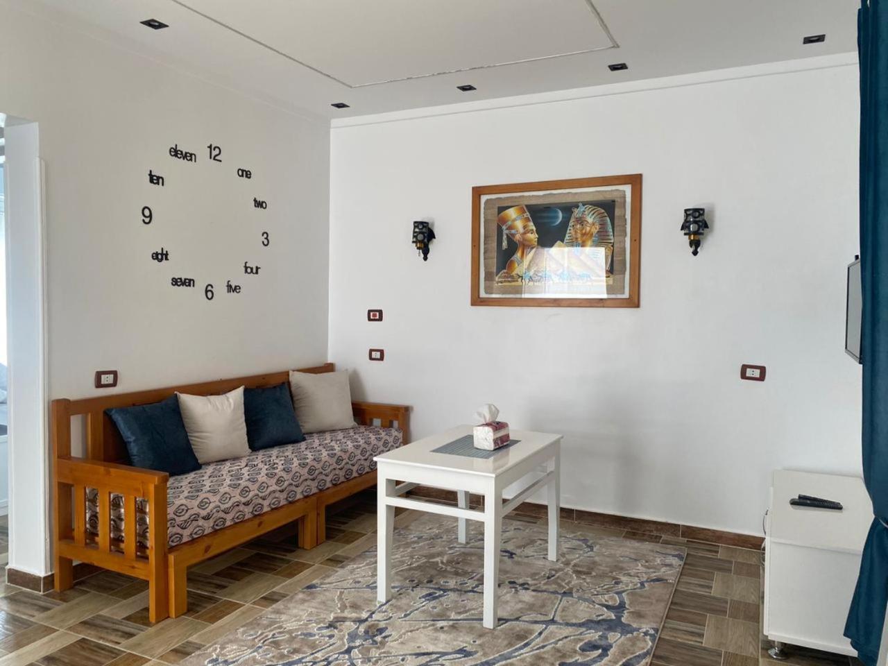 Golden Life Apartments, New With Pool Access Апартаменты Луксор